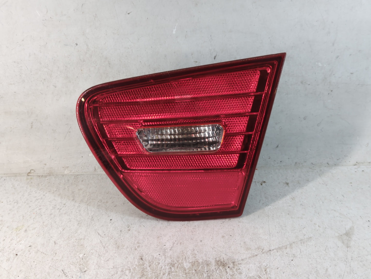 2007-2010 Hyundai Elantra Tail Light Assembly Passenger Right OEM P/N:92404-2H00 Fits Fits 2007 2008 2009 2010 OEM Used Auto Parts - Oemusedautoparts1.com