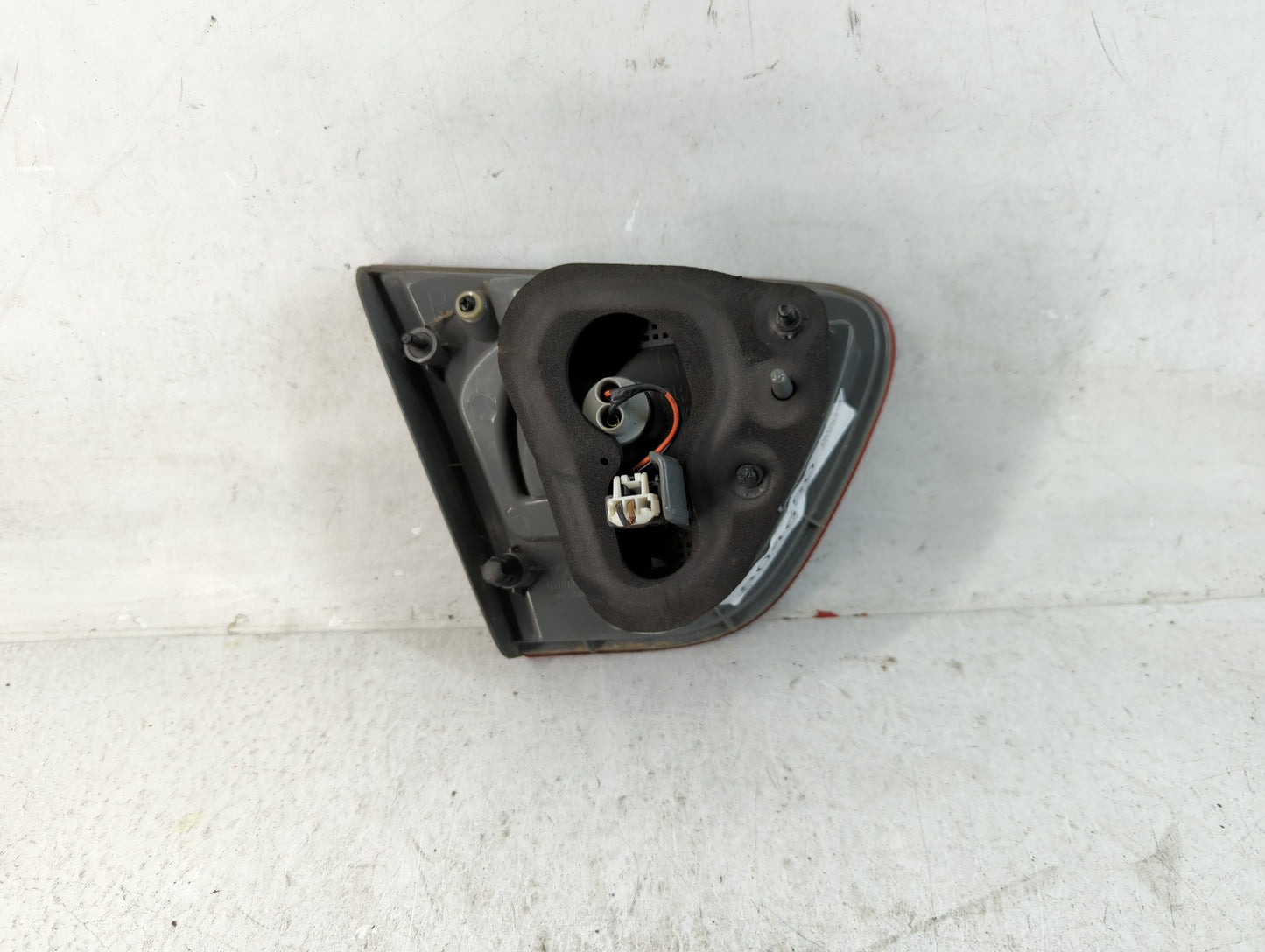 2007-2010 Hyundai Elantra Tail Light Assembly Passenger Right OEM P/N:92404-2H00 Fits Fits 2007 2008 2009 2010 OEM Used Auto Parts - Oemusedautoparts1.com