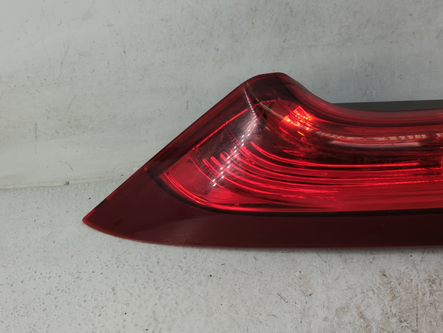 2012-2014 Honda Cr-V Tail Light Assembly Driver Left OEM P/N:UM24CXT0AAA0 Fits Fits 2012 2013 2014 OEM Used Auto Parts - Oemusedautoparts1.com