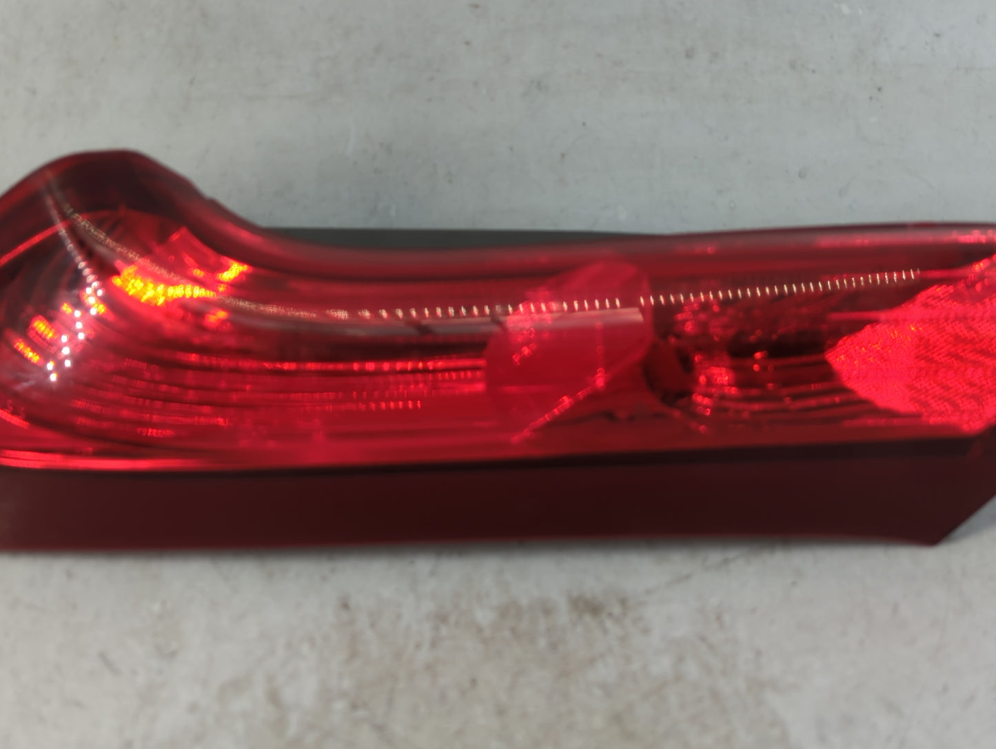 2012-2014 Honda Cr-V Tail Light Assembly Driver Left OEM P/N:UM24CXT0AAA0 Fits Fits 2012 2013 2014 OEM Used Auto Parts - Oemusedautoparts1.com