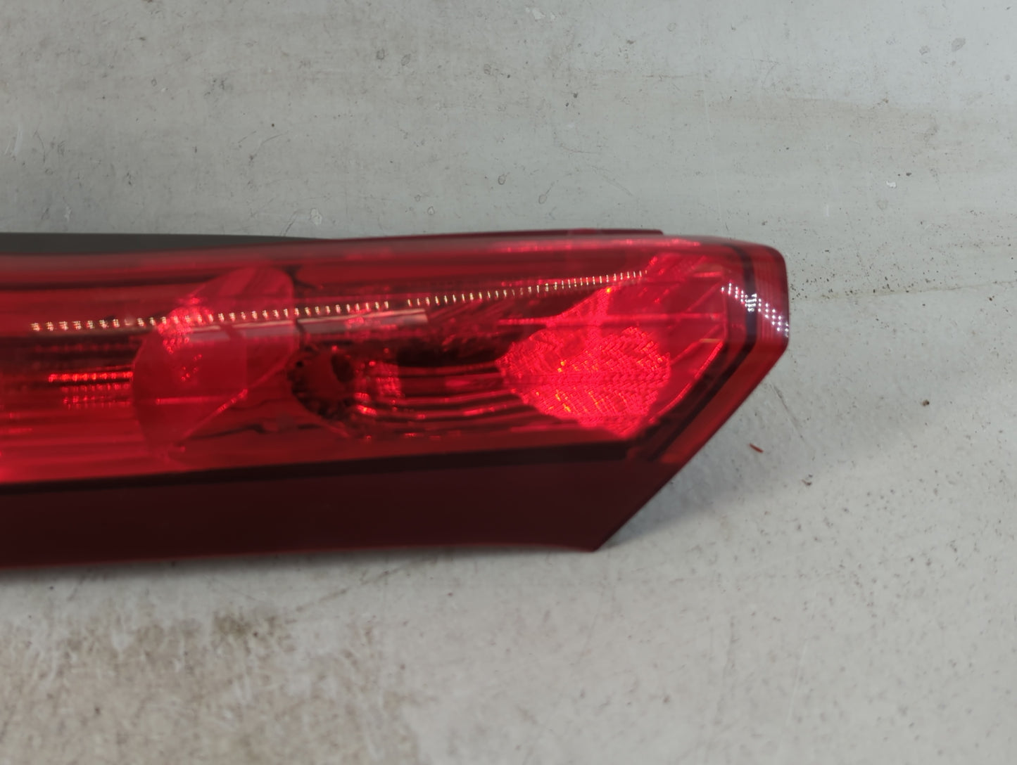 2012-2014 Honda Cr-V Tail Light Assembly Driver Left OEM P/N:UM24CXT0AAA0 Fits Fits 2012 2013 2014 OEM Used Auto Parts - Oemusedautoparts1.com