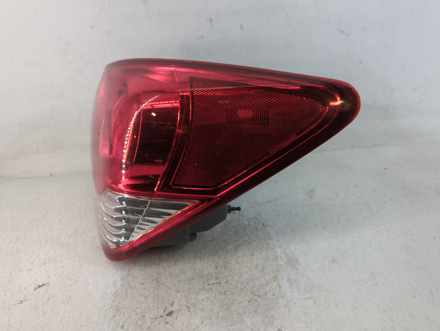 2011-2016 Chevrolet Cruze Tail Light Assembly Passenger Right OEM P/N:DOT SAE AP2 Fits Fits 2011 2012 2013 2014 2015 2016 OEM Used Auto Parts - Oemusedautoparts1.com