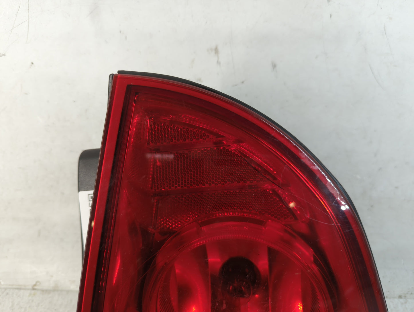2008-2012 Chevrolet Malibu Tail Light Assembly Passenger Right OEM P/N:992-4050-065 220-0814-096 Fits OEM Used Auto Parts - Oemusedautoparts1.com