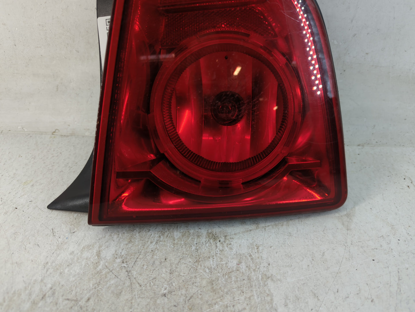 2008-2012 Chevrolet Malibu Tail Light Assembly Passenger Right OEM P/N:992-4050-065 220-0814-096 Fits OEM Used Auto Parts - Oemusedautoparts1.com