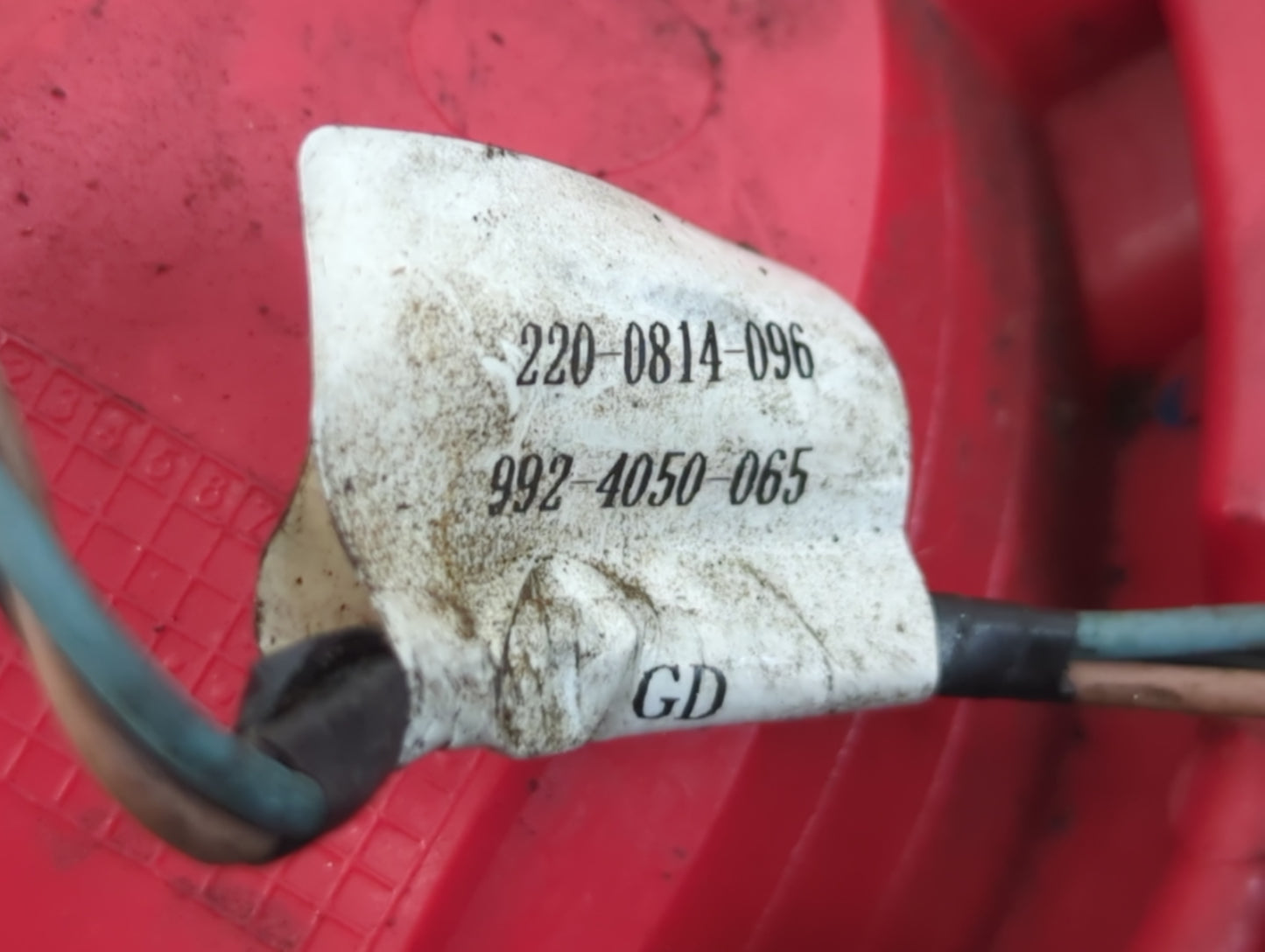 2008-2012 Chevrolet Malibu Tail Light Assembly Passenger Right OEM P/N:992-4050-065 220-0814-096 Fits OEM Used Auto Parts - Oemusedautoparts1.com