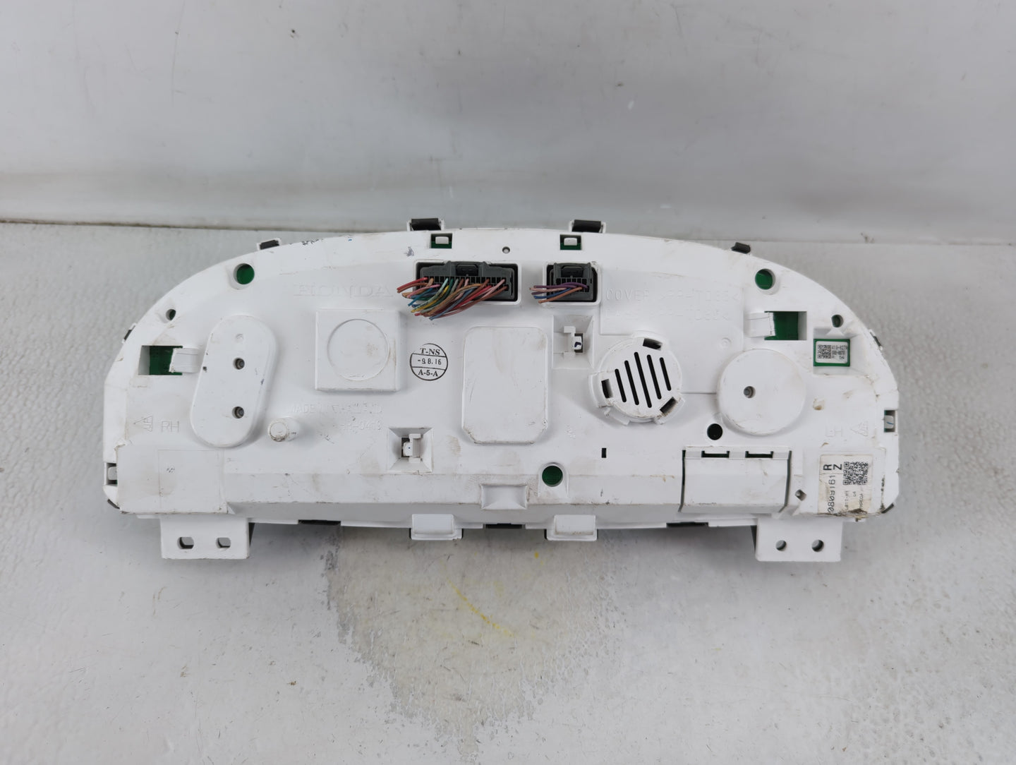 2016-2017 Honda Accord Instrument Cluster Speedometer Gauges Fits Fits 2016 2017 OEM Used Auto Parts - Oemusedautoparts1.com