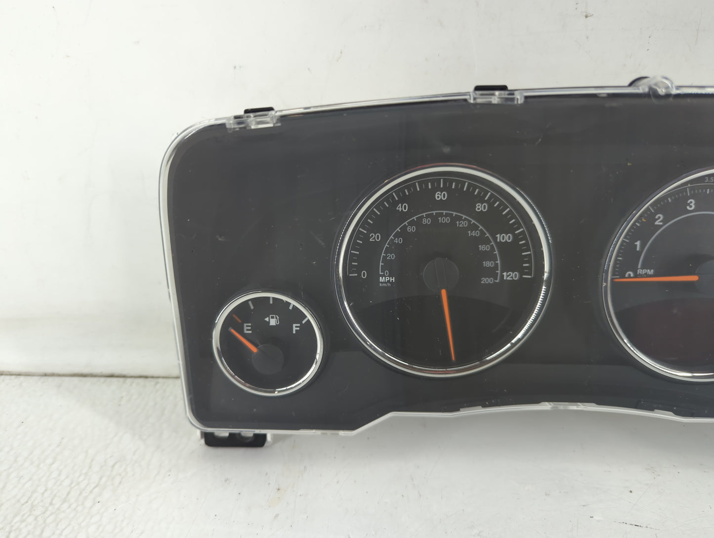 2015-2017 Jeep Compass Instrument Cluster Speedometer Gauges P/N:7656670 Fits Fits 2015 2016 2017 OEM Used Auto Parts - Oemusedautoparts1.com