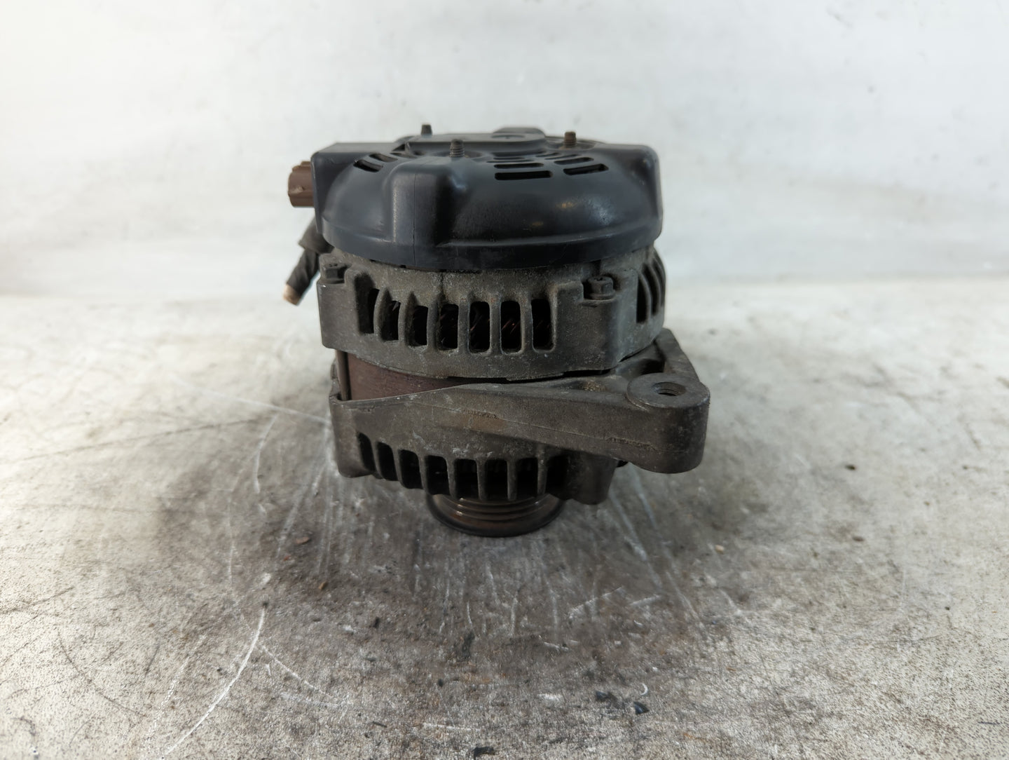2001-2003 Toyota Highlander Alternator Replacement Generator Charging Assembly Engine OEM P/N:27060-20170 Fits Fits 2001 2002 2003 OEM Used Auto Parts - Oemusedautoparts1.com