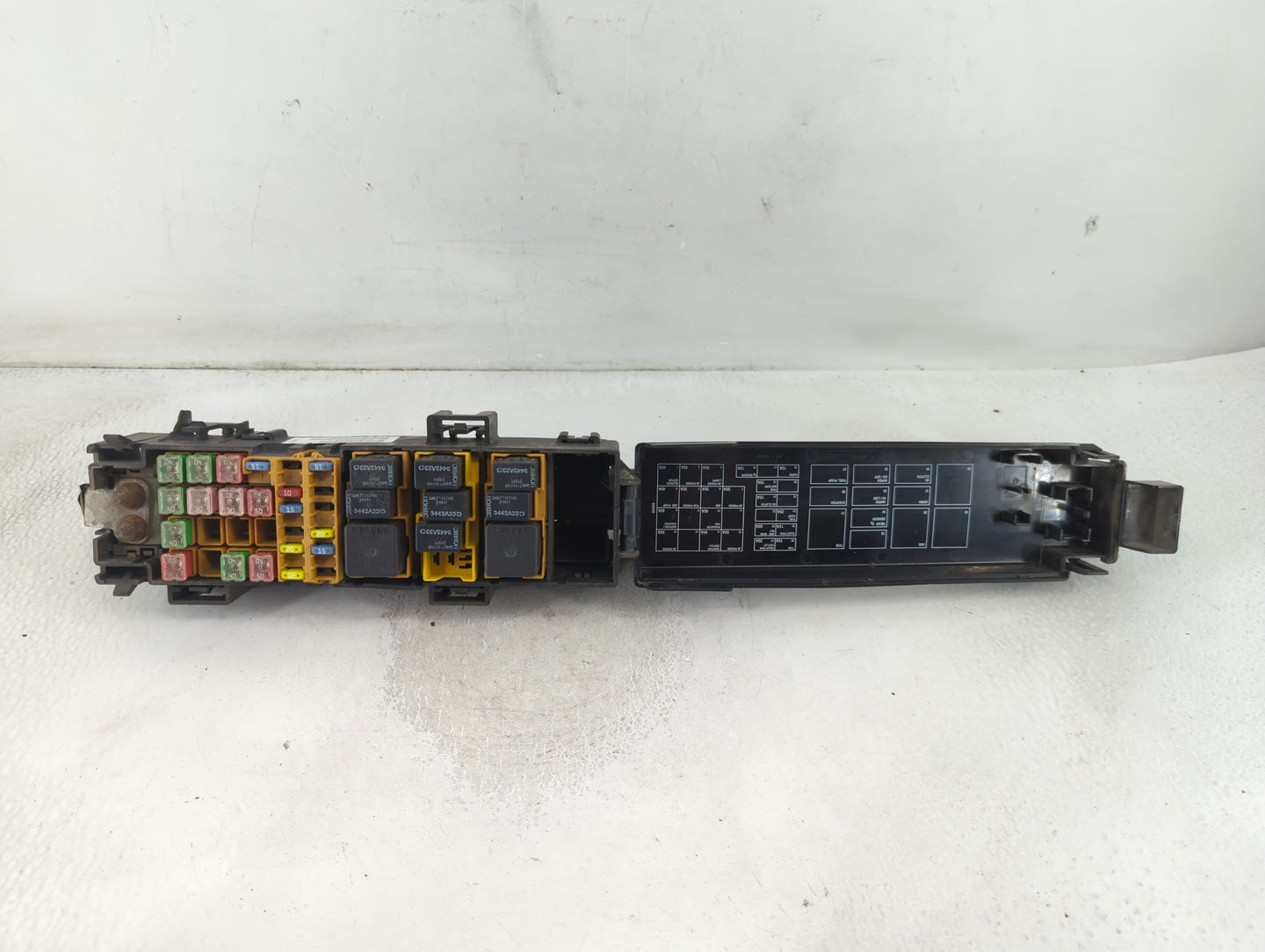 2000-2004 Jeep Grand Cherokee Fusebox Fuse Box Panel Relay Module Fits Fits 2000 2001 2002 2003 2004 OEM Used Auto Parts - Oemusedautoparts1.com