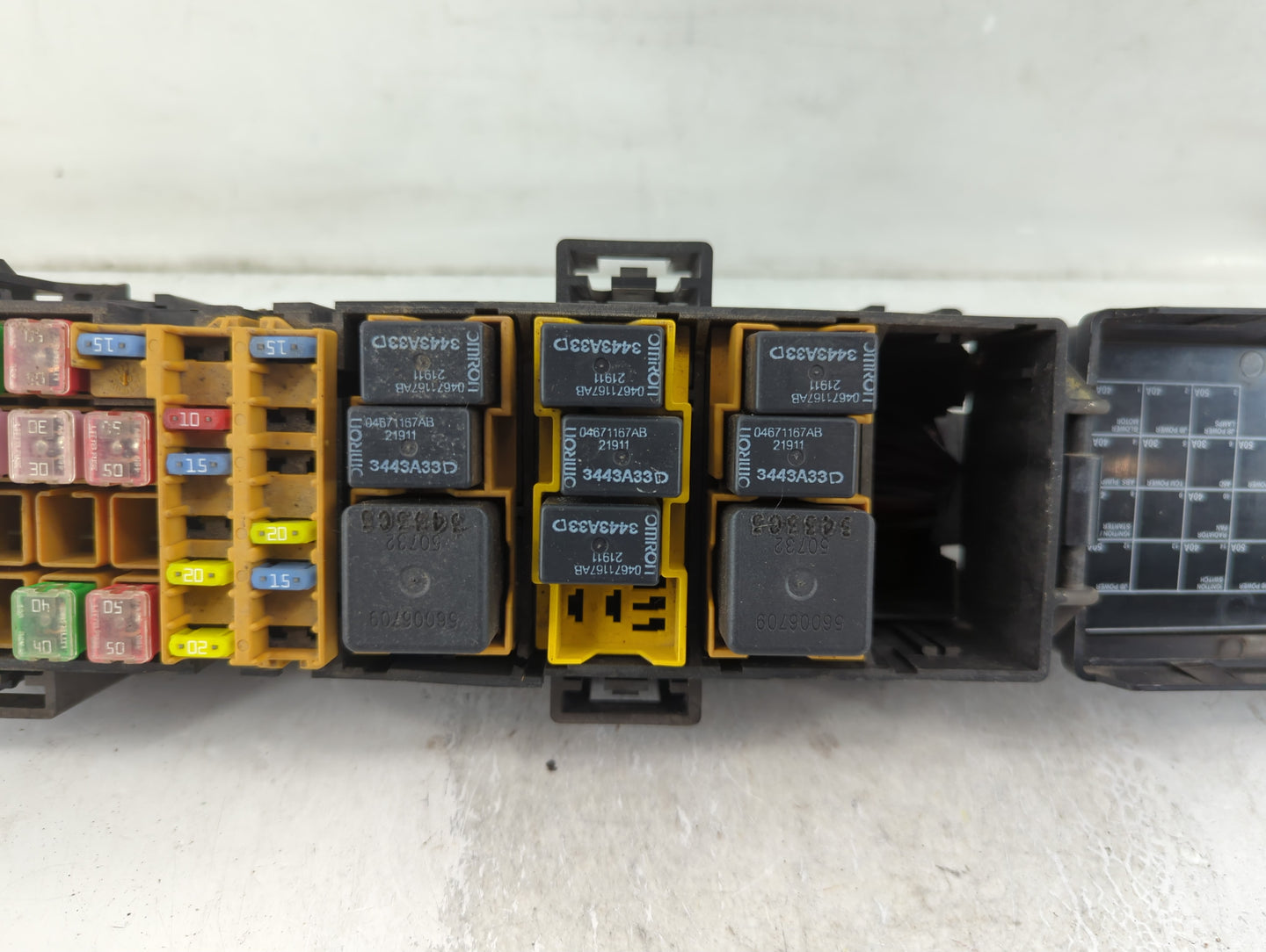 2000-2004 Jeep Grand Cherokee Fusebox Fuse Box Panel Relay Module Fits Fits 2000 2001 2002 2003 2004 OEM Used Auto Parts - Oemusedautoparts1.com