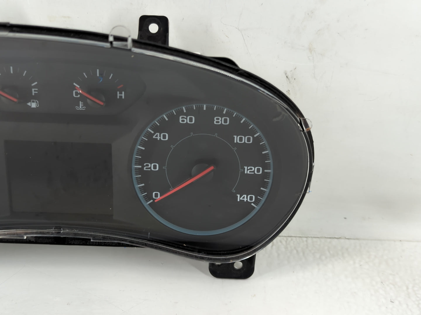 2019-2022 Chevrolet Equinox Instrument Cluster Speedometer Gauges P/N:84625643 Fits Fits 2019 2020 2021 2022 OEM Used Auto Parts - Oemusedautoparts1.com
