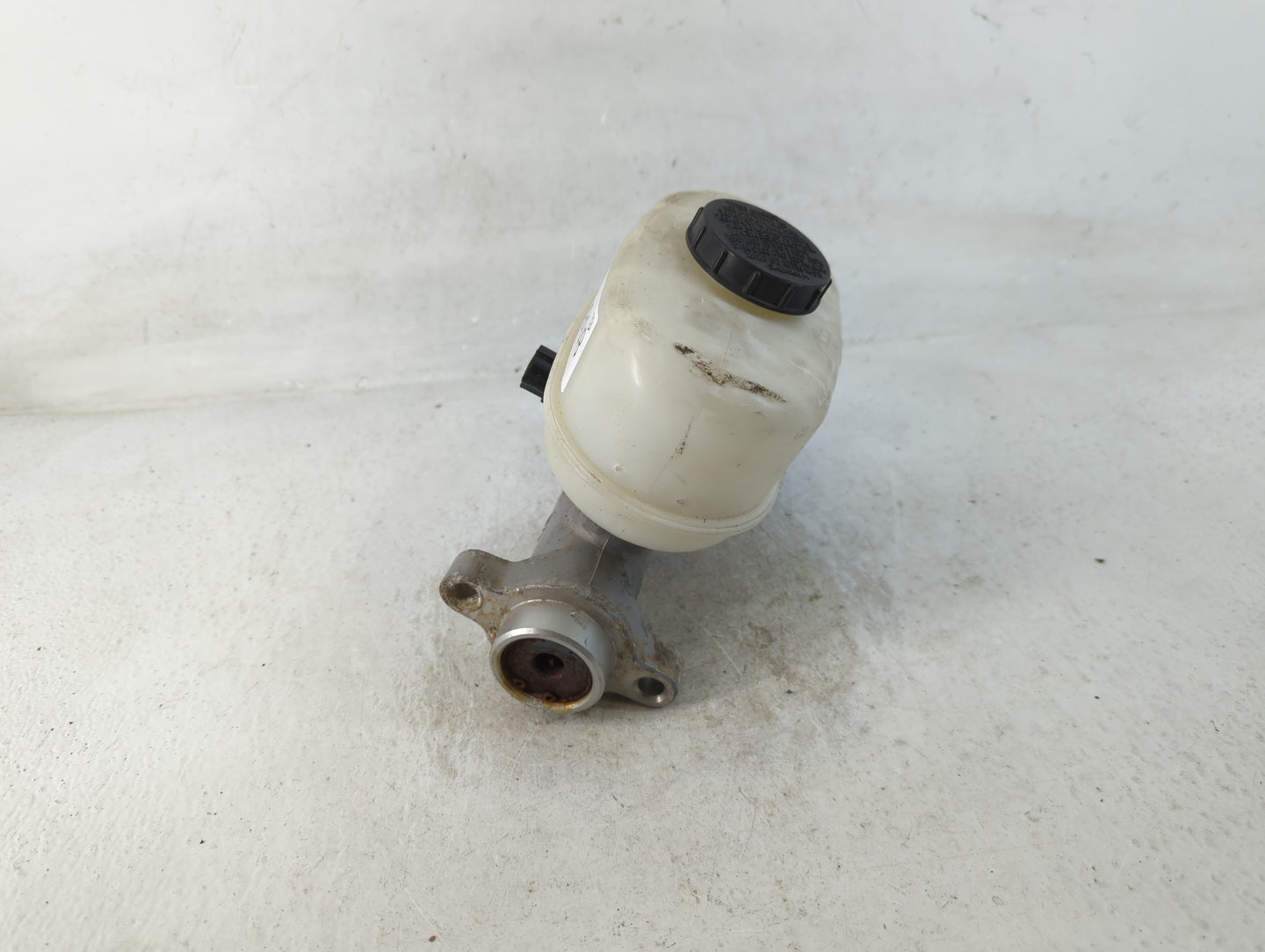 1999-2004 Ford F-350 Super Duty Brake Master Cylinder - Oemusedautoparts1.com