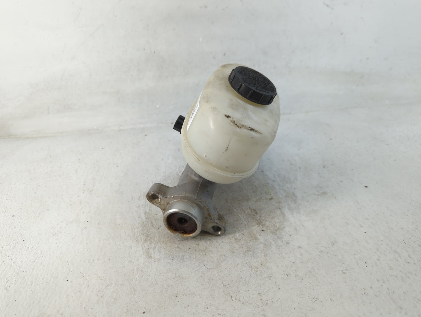 1999-2004 Ford F-350 Super Duty Brake Master Cylinder - Oemusedautoparts1.com