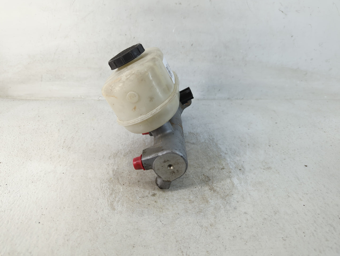 1999-2004 Ford F-350 Super Duty Brake Master Cylinder - Oemusedautoparts1.com