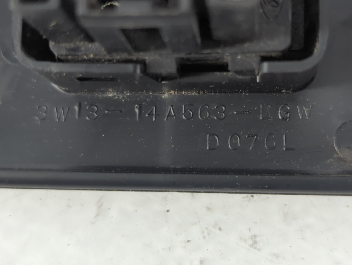 2003-2007 Lincoln Town Car Master Power Window Switch Replacement Driver Side Left P/N:3W13-14A563-BG Fits OEM Used Auto Parts - Oemusedautoparts1.com