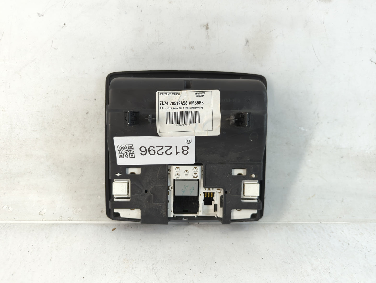 2007 Lincoln Navigator Center Floor Console P/N:7L74 78519A58 AM Fits OEM Used Auto Parts - Oemusedautoparts1.com
