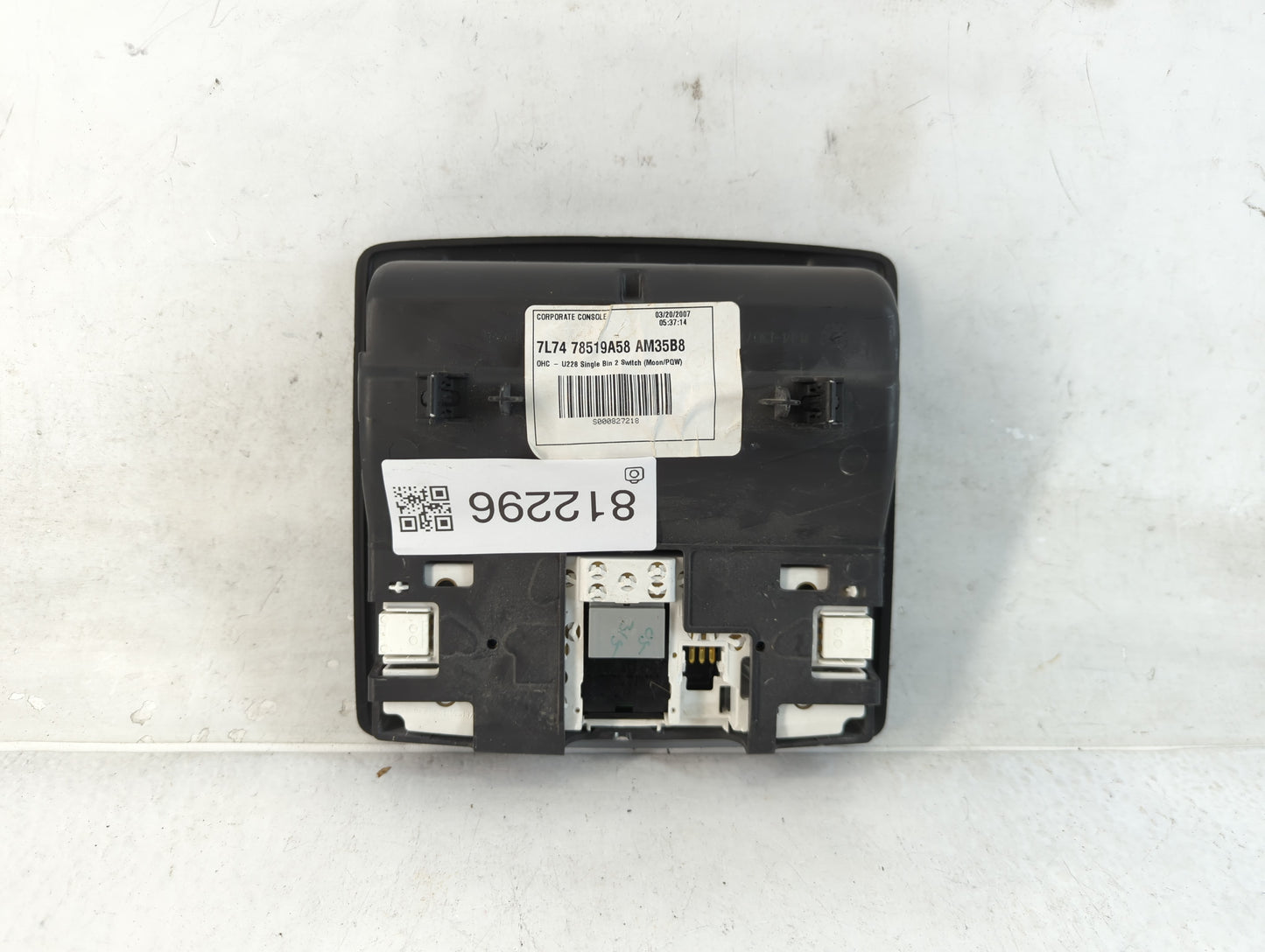 2007 Lincoln Navigator Center Floor Console P/N:7L74 78519A58 AM Fits OEM Used Auto Parts - Oemusedautoparts1.com