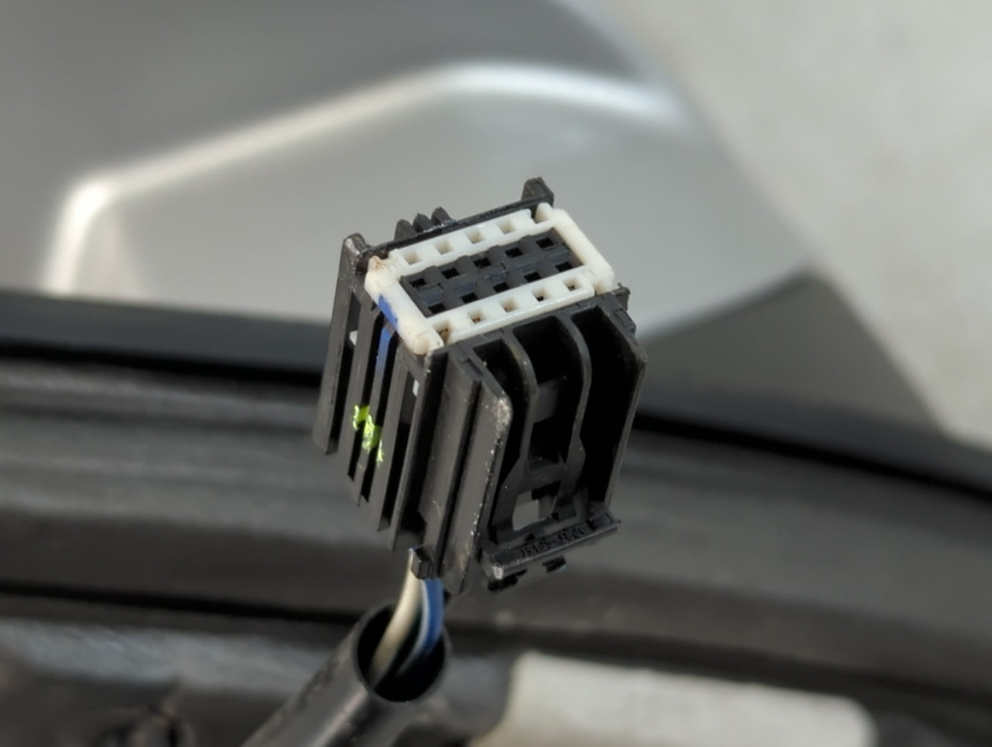 2010-2011 Gmc Terrain Side Mirror Replacement Driver Left View Door Mirror Fits Fits 2010 2011 OEM Used Auto Parts - Oemusedautoparts1.com