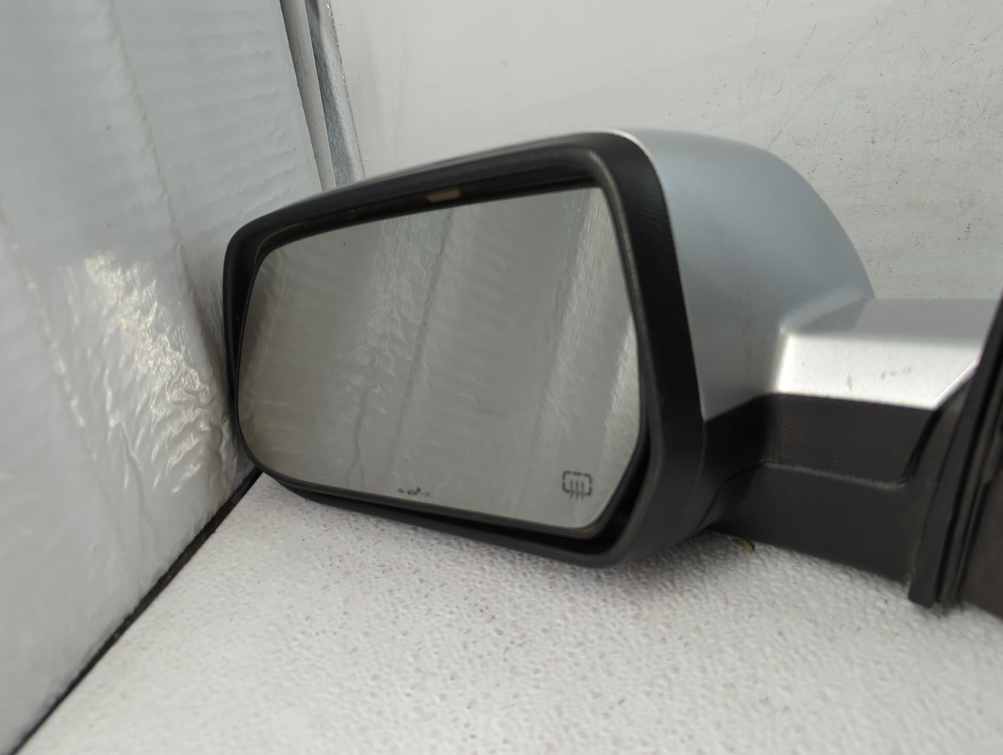 2010-2011 Gmc Terrain Side Mirror Replacement Driver Left View Door Mirror Fits Fits 2010 2011 OEM Used Auto Parts - Oemusedautoparts1.com