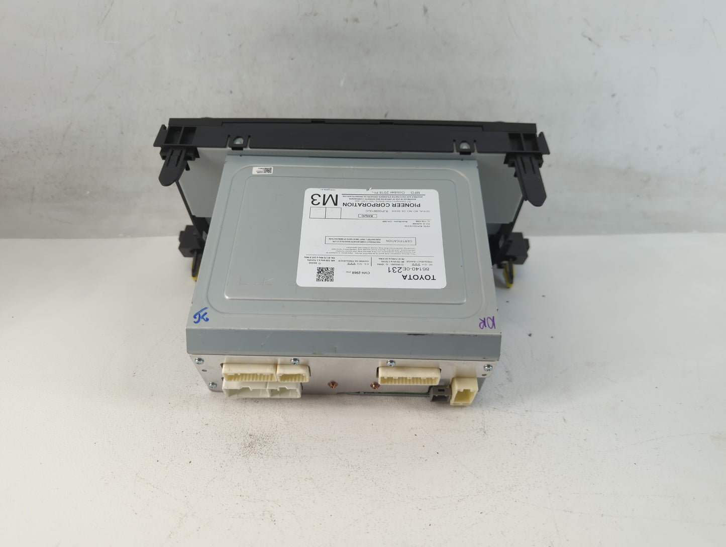 2018-2019 Toyota Highlander Radio AM FM Cd Player Receiver Replacement P/N:86140-0E231 Fits Fits 2018 2019 OEM Used Auto Parts - Oemusedautoparts1.com