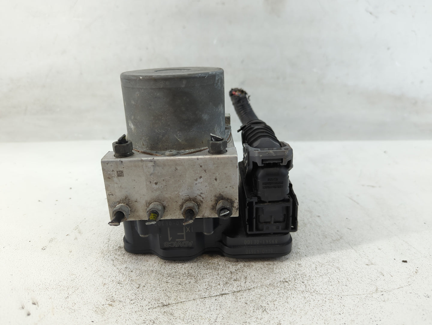 2017-2019 Toyota Highlander ABS Pump Control Module Replacement P/N:44540-0E300 Fits Fits 2017 2018 2019 OEM Used Auto Parts - Oemusedautoparts1.com