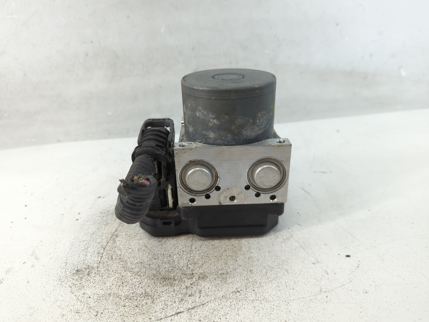 2017-2019 Toyota Highlander ABS Pump Control Module Replacement P/N:44540-0E300 Fits Fits 2017 2018 2019 OEM Used Auto Parts - Oemusedautoparts1.com