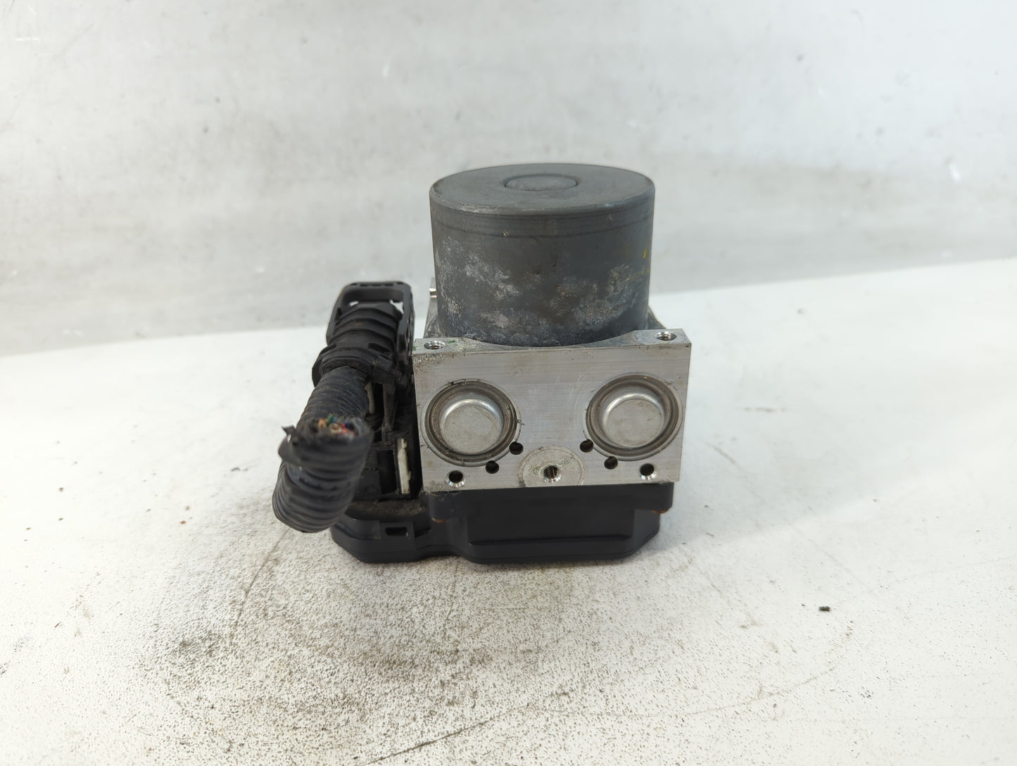 2017-2019 Toyota Highlander ABS Pump Control Module Replacement P/N:44540-0E300 Fits Fits 2017 2018 2019 OEM Used Auto Parts - Oemusedautoparts1.com