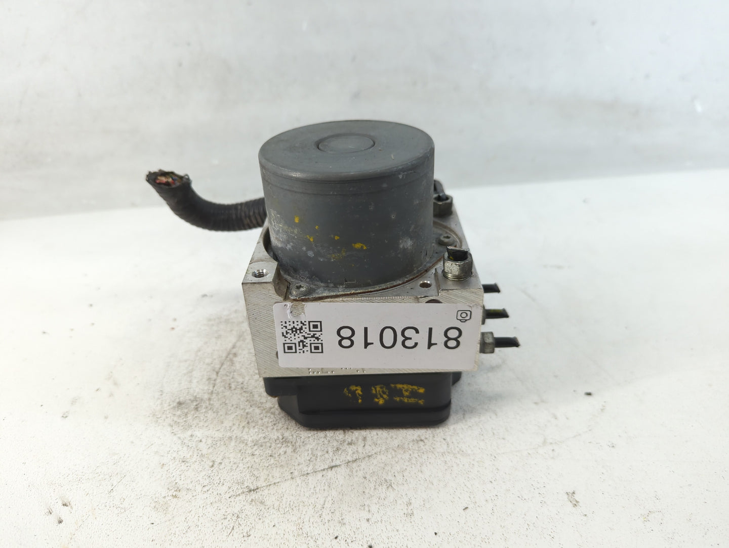 2017-2019 Toyota Highlander ABS Pump Control Module Replacement P/N:44540-0E300 Fits Fits 2017 2018 2019 OEM Used Auto Parts - Oemusedautoparts1.com