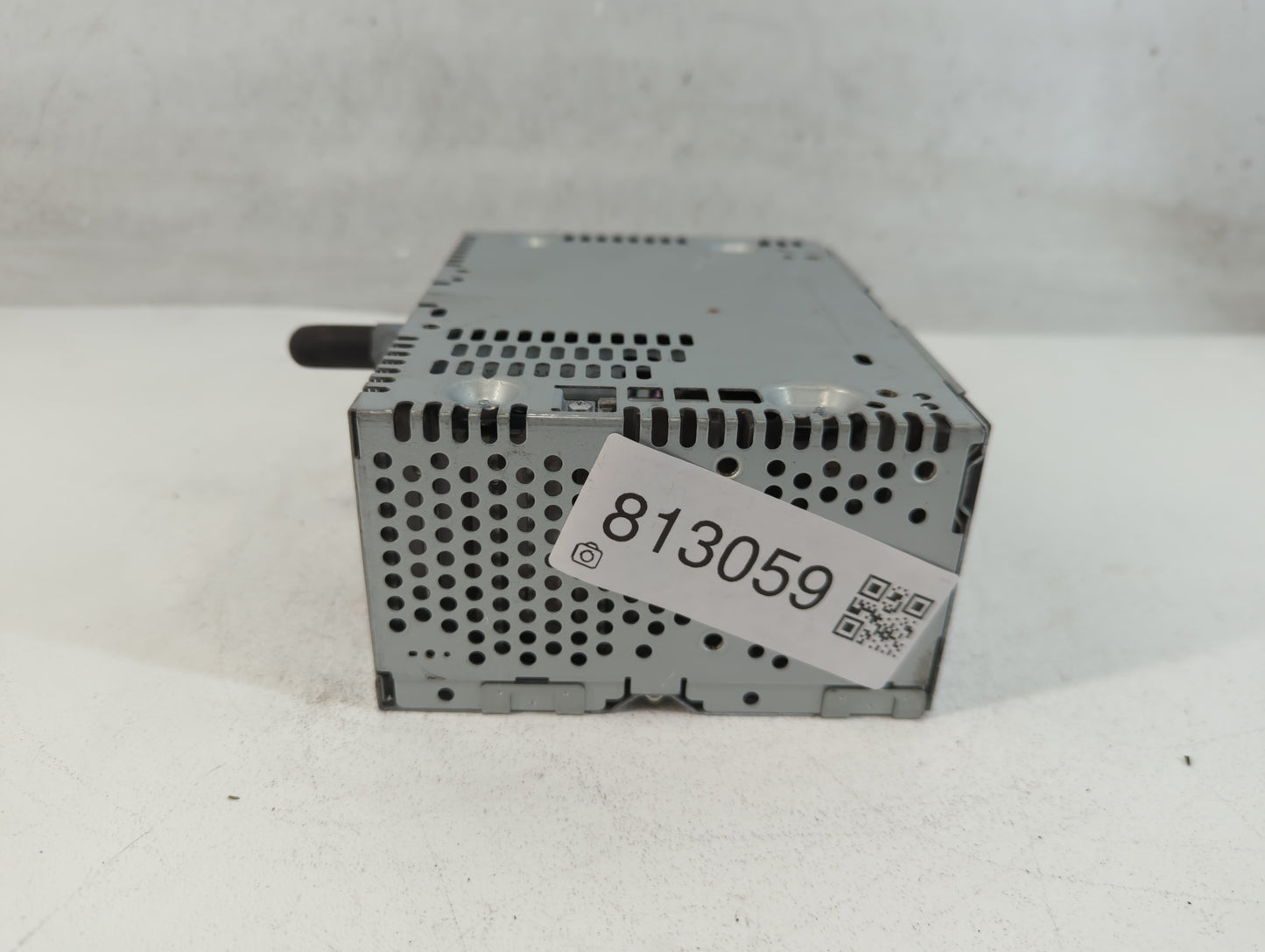 2013 Ford Explorer Radio AM FM Cd Player Receiver Replacement P/N:DB5T-19C107-GC Fits OEM Used Auto Parts - Oemusedautoparts1.com