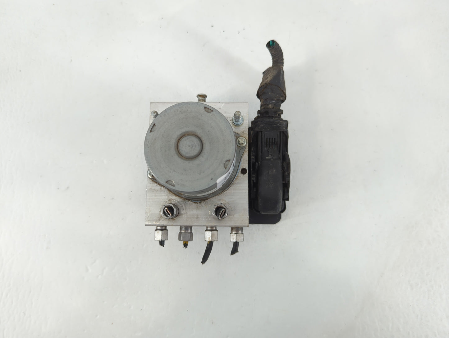 2017 Dodge Caravan ABS Pump Control Module Replacement P/N:P68183803AC Fits Fits 2015 2016 2018 2019 2020 OEM Used Auto Parts - Oemusedautoparts1.com