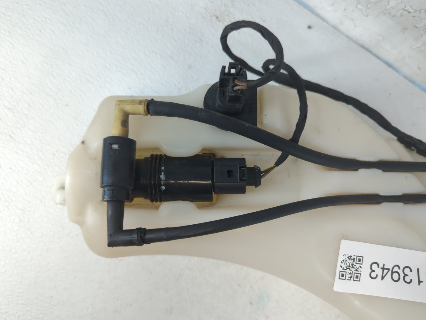 2017 Dodge Journey Windshield Washer Fluid Reservoir Bottle Oem - Oemusedautoparts1.com