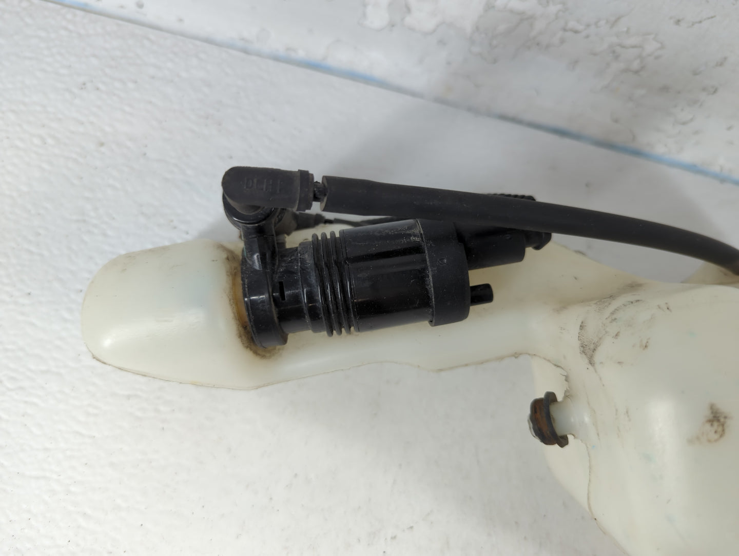 Jeep Compass Windshield Washer Fluid Reservoir Bottle Oem - Oemusedautoparts1.com