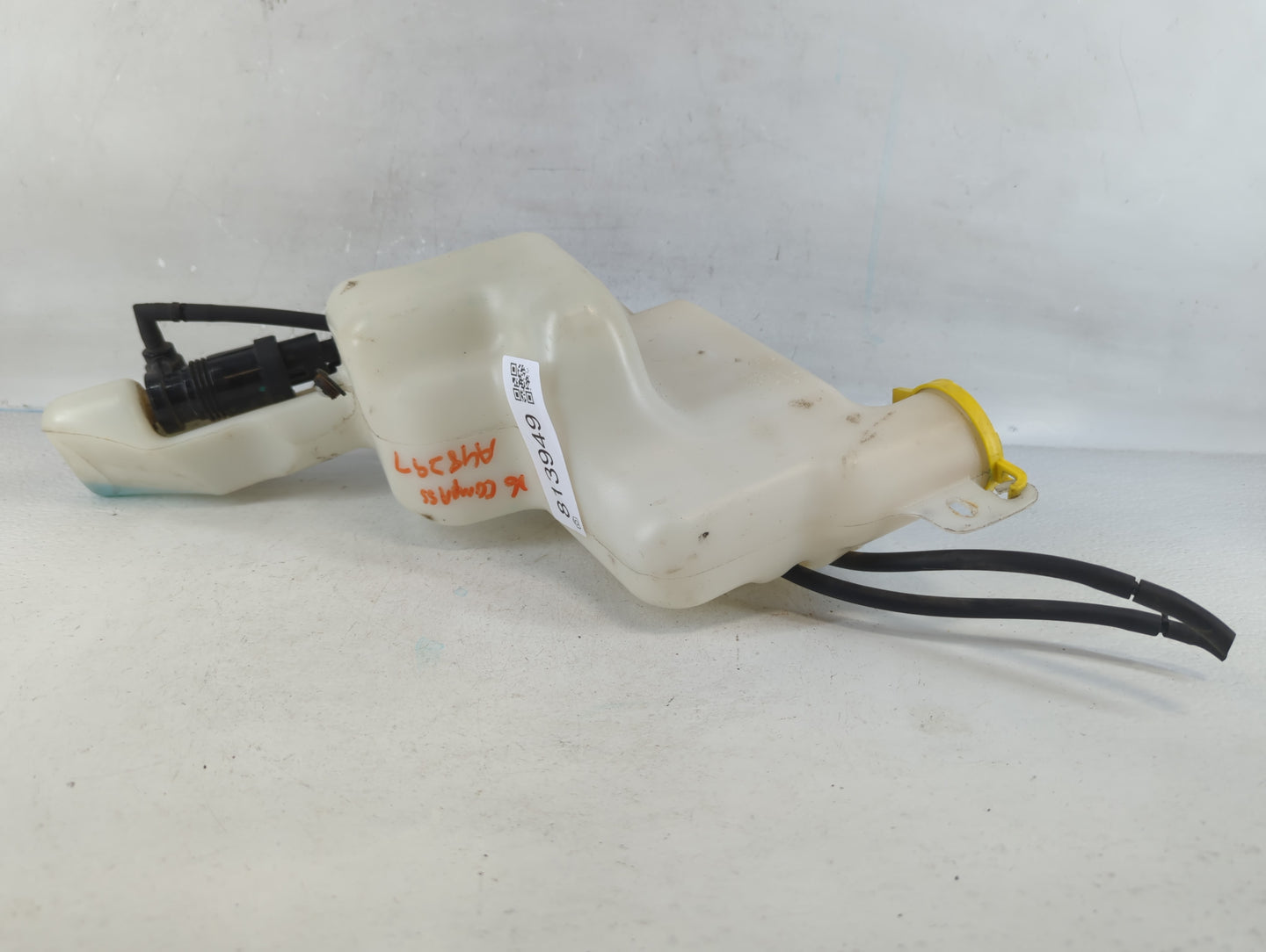 Jeep Compass Windshield Washer Fluid Reservoir Bottle Oem - Oemusedautoparts1.com