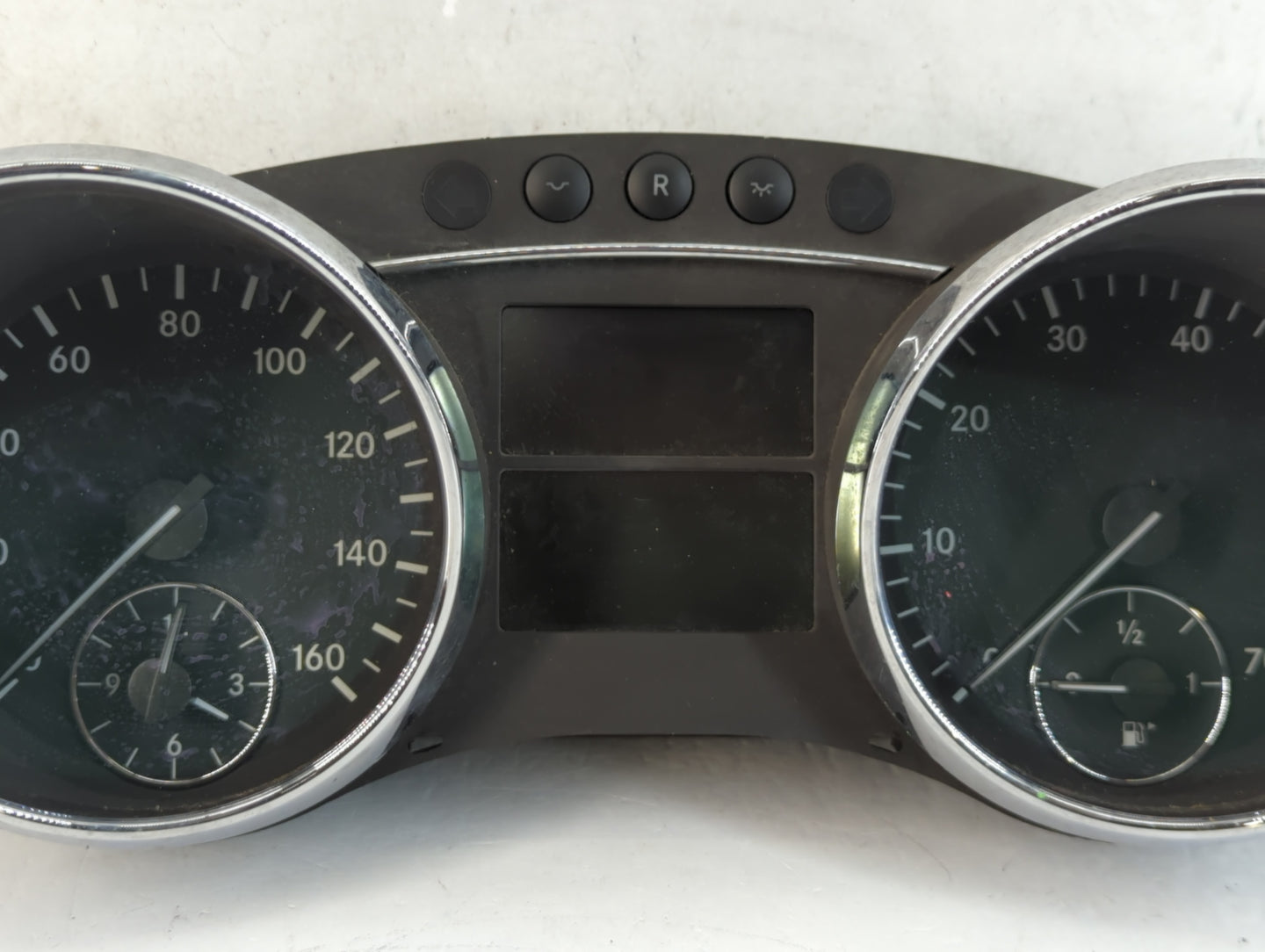 2006-2007 Mercedes-Benz R500 Instrument Cluster Speedometer Gauges P/N:A251 540 97 47 Fits Fits 2006 2007 OEM Used Auto Parts - Oemusedautoparts1.com
