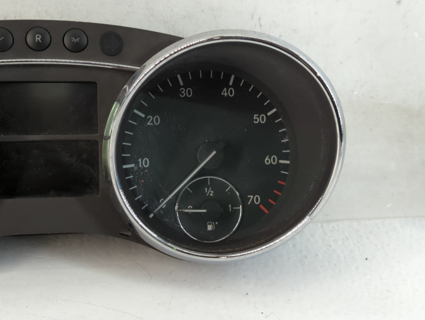 2006-2007 Mercedes-Benz R500 Instrument Cluster Speedometer Gauges P/N:A251 540 97 47 Fits Fits 2006 2007 OEM Used Auto Parts - Oemusedautoparts1.com