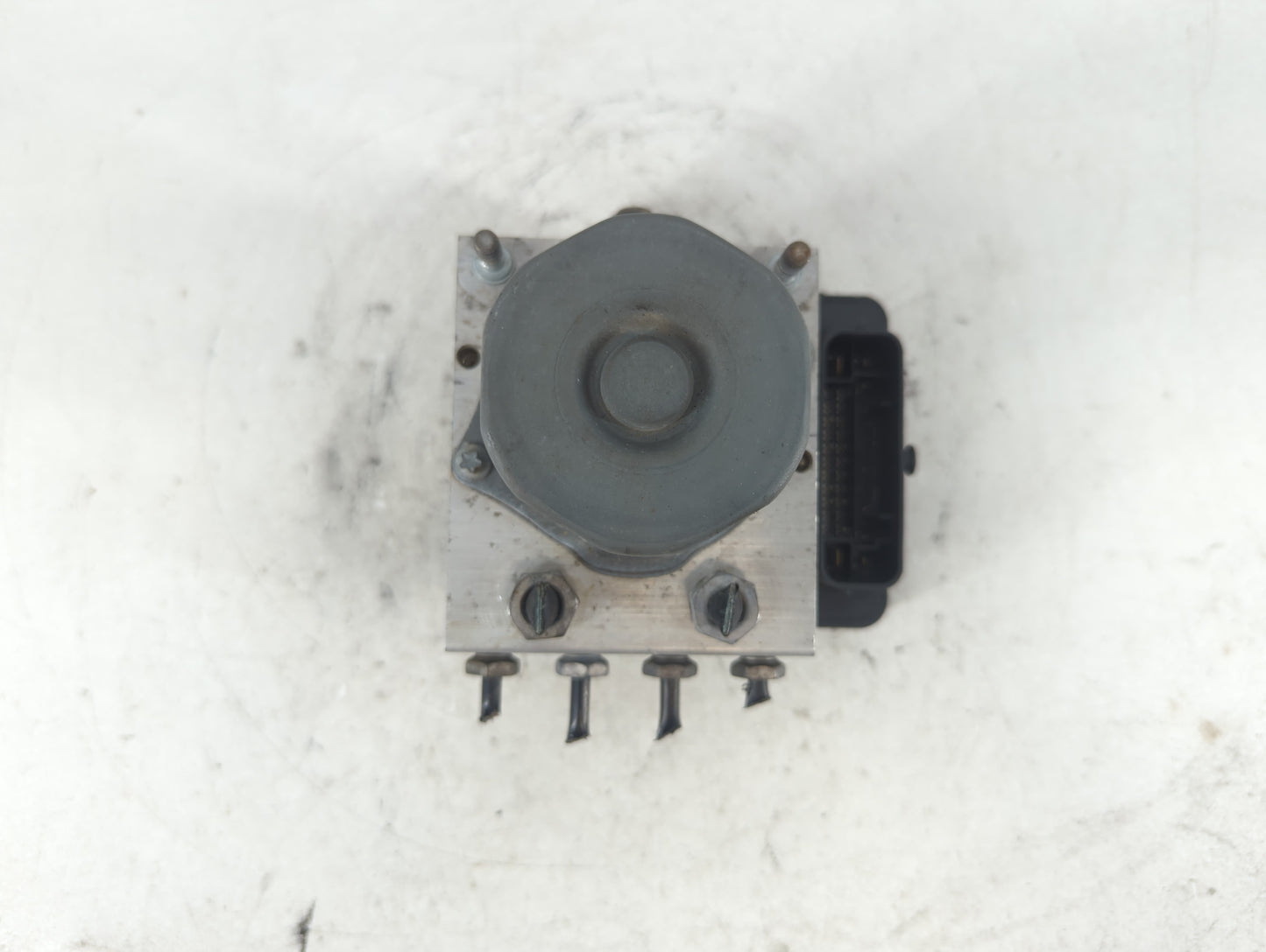 2013-2014 Ford Taurus ABS Pump Control Module Replacement P/N:DG13-2C405-A Fits Fits 2013 2014 OEM Used Auto Parts - Oemusedautoparts1.com