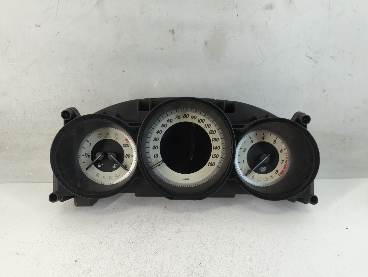2013 Mercedes-Benz Cls550 Instrument Cluster Speedometer Gauges P/N:A 218 900 69 04 Fits OEM Used Auto Parts - Oemusedautoparts1.com
