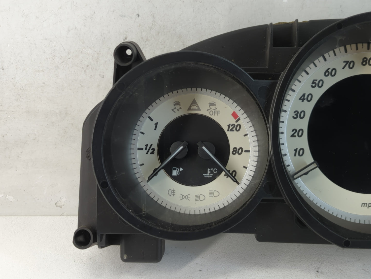 2013 Mercedes-Benz Cls550 Instrument Cluster Speedometer Gauges P/N:A 218 900 69 04 Fits OEM Used Auto Parts - Oemusedautoparts1.com