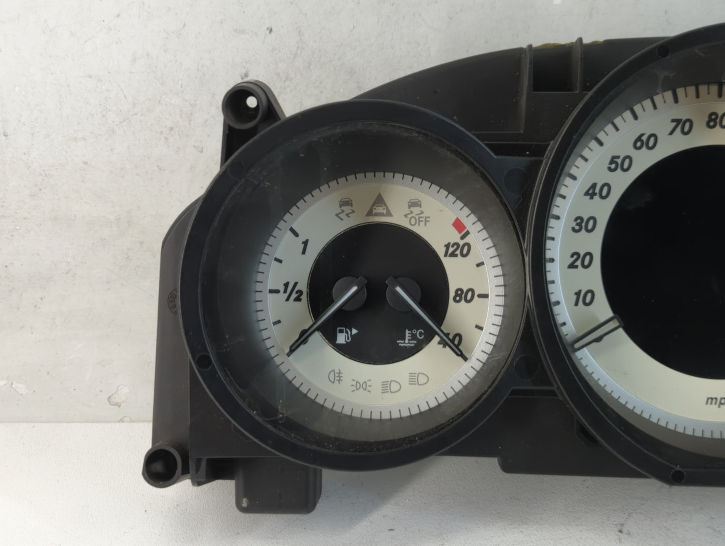 2013 Mercedes-Benz Cls550 Instrument Cluster Speedometer Gauges P/N:A 218 900 69 04 Fits OEM Used Auto Parts - Oemusedautoparts1.com