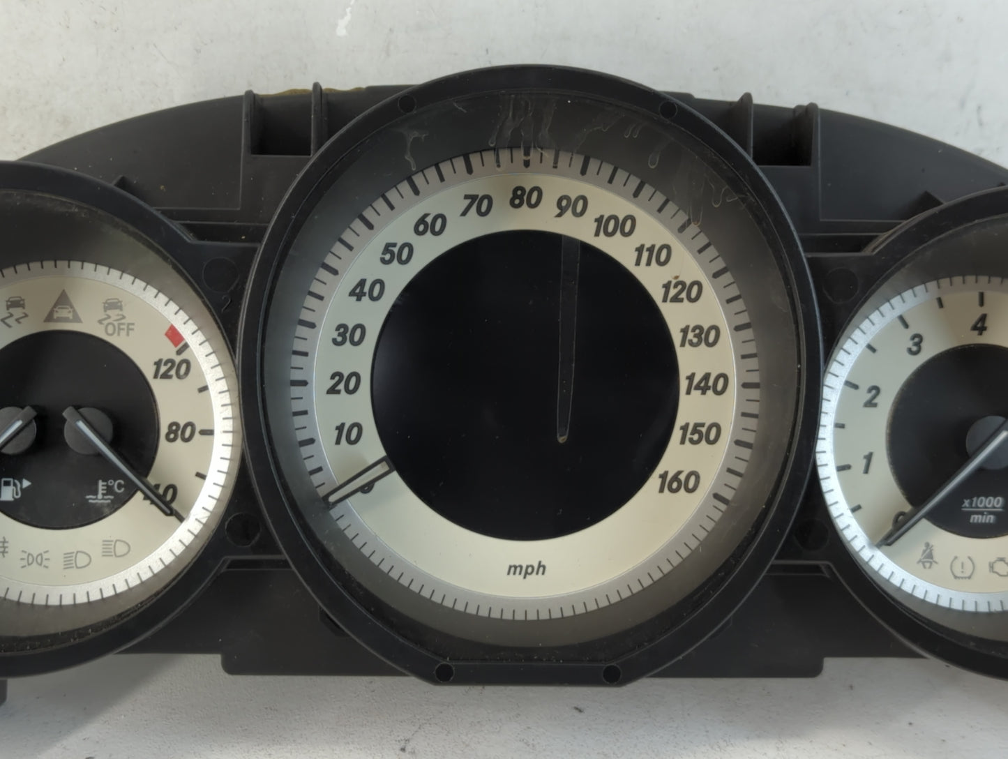 2013 Mercedes-Benz Cls550 Instrument Cluster Speedometer Gauges P/N:A 218 900 69 04 Fits OEM Used Auto Parts - Oemusedautoparts1.com