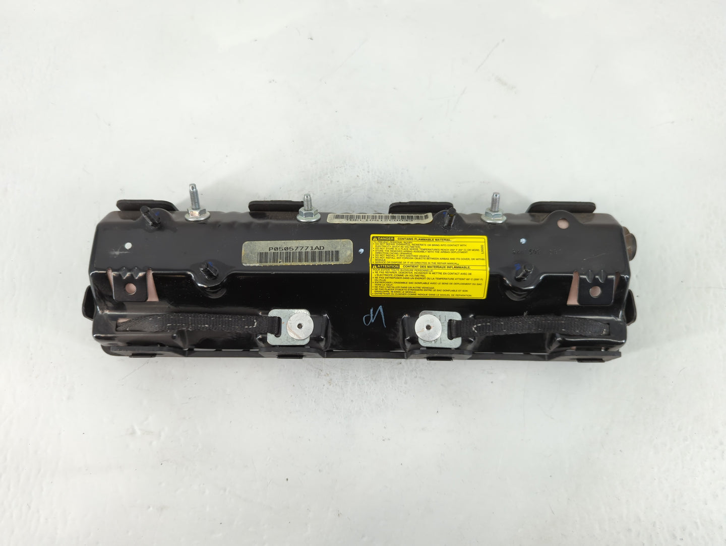 2014-2016 Chrysler Town & Country Air Bag Driver Left Knee OEM P/N:P05057771AD Fits Fits 2014 2015 2016 2017 2018 OEM Used Auto Parts - Oemusedautoparts1.com