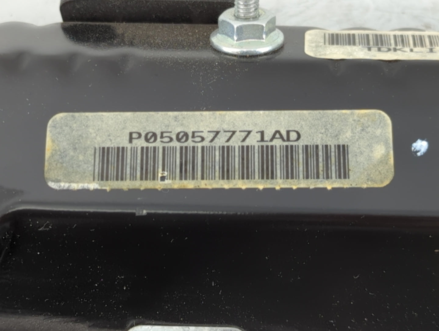 2014-2016 Chrysler Town & Country Air Bag Driver Left Knee OEM P/N:P05057771AD Fits Fits 2014 2015 2016 2017 2018 OEM Used Auto Parts - Oemusedautoparts1.com