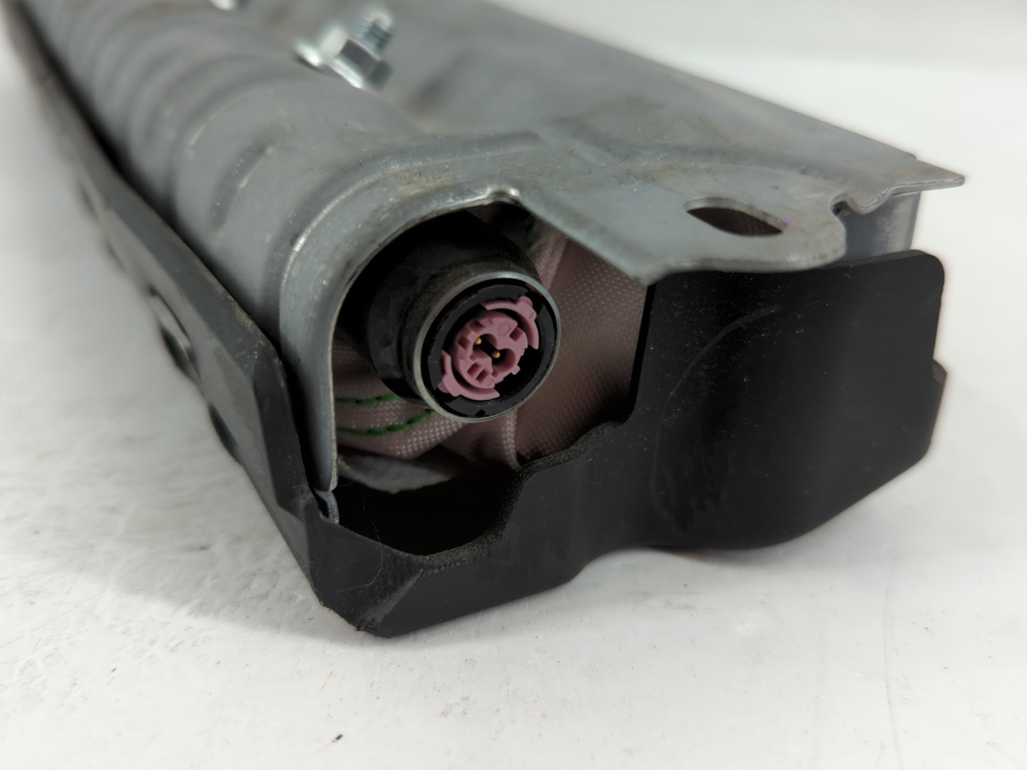 2024 Chevrolet Equinox Air Bag Driver Left Knee OEM P/N:85044864 Fits OEM Used Auto Parts - Oemusedautoparts1.com