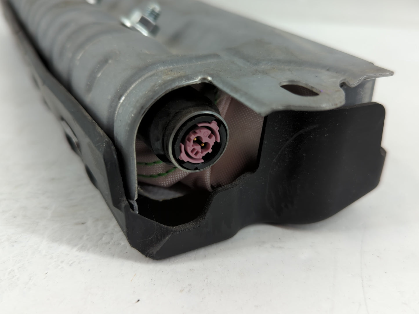 2024 Chevrolet Equinox Air Bag Driver Left Knee OEM P/N:85044864 Fits OEM Used Auto Parts - Oemusedautoparts1.com