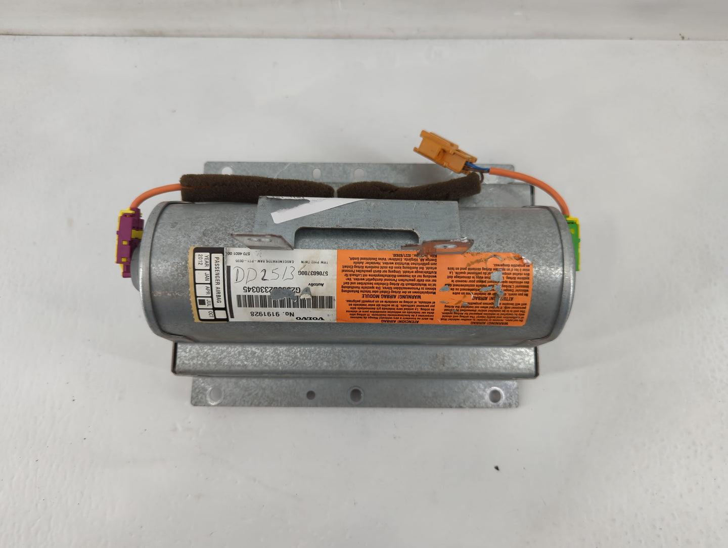 1999-2000 Volvo V70 Air Bag Passenger Right Dashboard OEM P/N:9191928 Fits Fits 1999 2000 2001 2002 2003 2004 OEM Used Auto Parts - Oemusedautoparts1.com