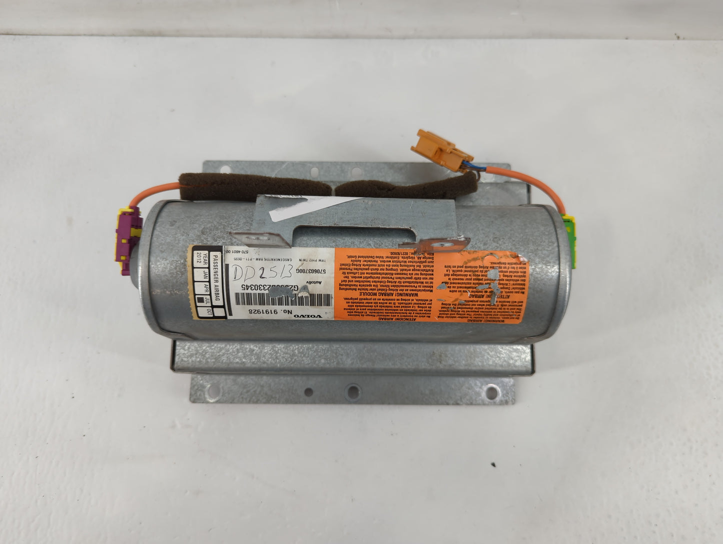 1999-2000 Volvo V70 Air Bag Passenger Right Dashboard OEM P/N:9191928 Fits Fits 1999 2000 2001 2002 2003 2004 OEM Used Auto Parts - Oemusedautoparts1.com
