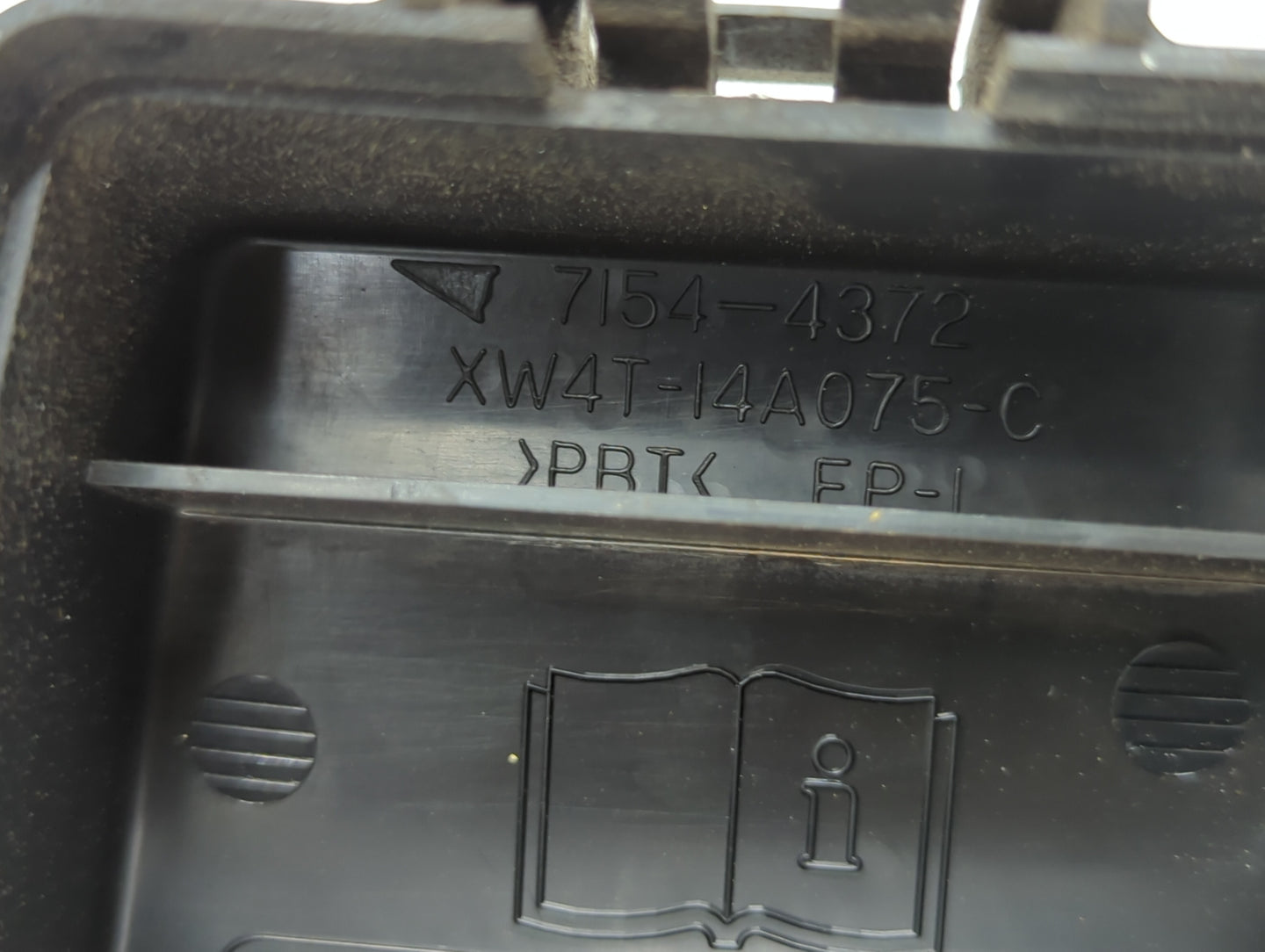 2002 Lincoln Ls Fusebox Fuse Box Panel Relay Module P/N:7154-4372 Fits OEM Used Auto Parts - Oemusedautoparts1.com