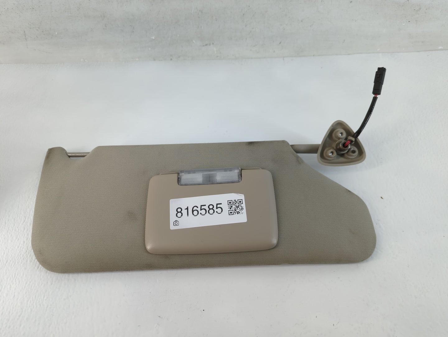 2005-2007 Chrysler 300 Sun Visor Shade Replacement Passenger Right Mirror Fits Fits 2005 2006 2007 OEM Used Auto Parts - Oemusedautoparts1.com