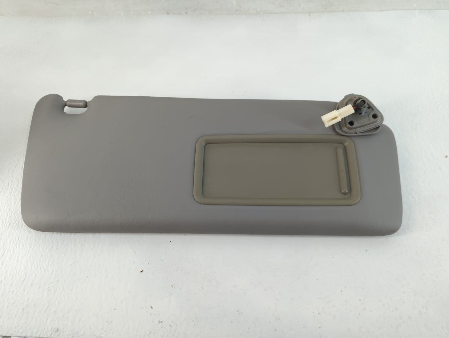 2004-2007 Toyota Highlander Sun Visor Shade Replacement Passenger Right Mirror Fits Fits 2004 2005 2006 2007 OEM Used Auto Parts - Oemusedautoparts1.com