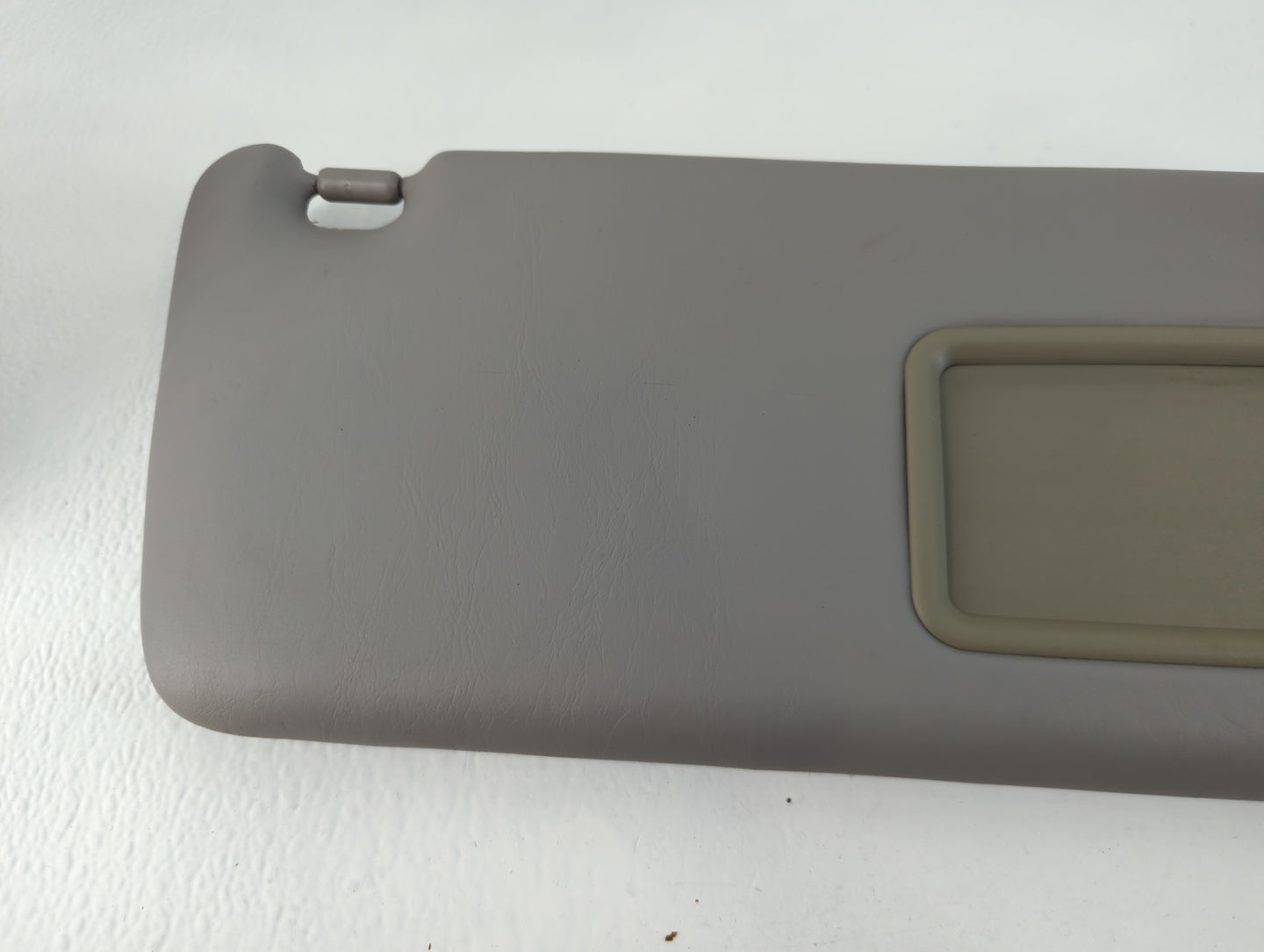 2004-2007 Toyota Highlander Sun Visor Shade Replacement Passenger Right Mirror Fits Fits 2004 2005 2006 2007 OEM Used Auto Parts - Oemusedautoparts1.com